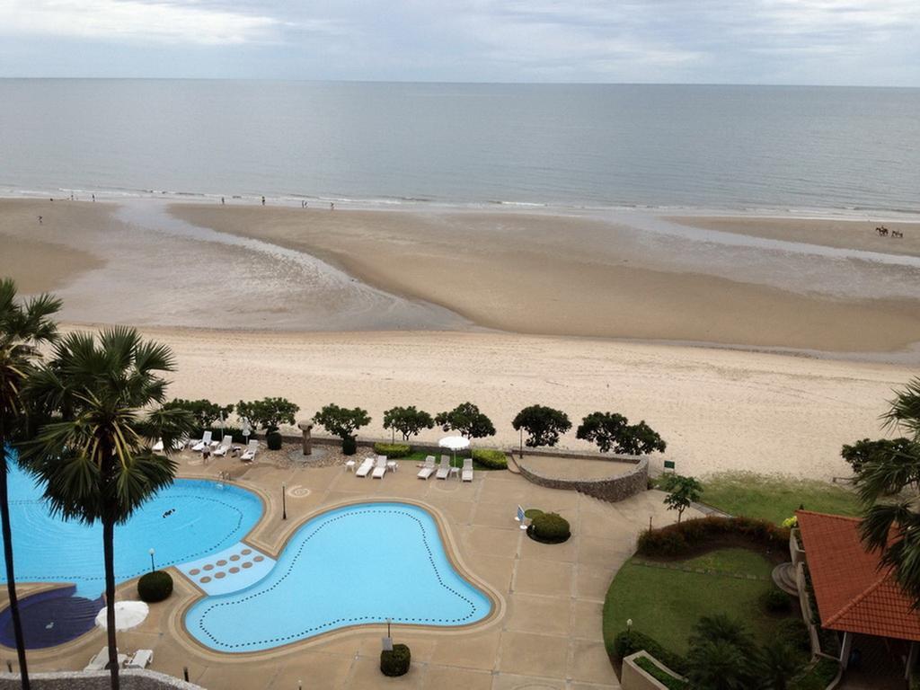 Cha-Am Beach Club Exterior photo